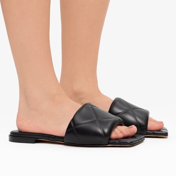 AUTHENTIC Bottega Veneta Rubber Lido Sandals 38.5 - Picture 2 of 9